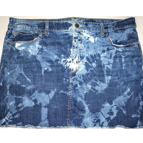 OOAK Tie Bleach Universal Thread Denim Mini - Picture 2 of 4